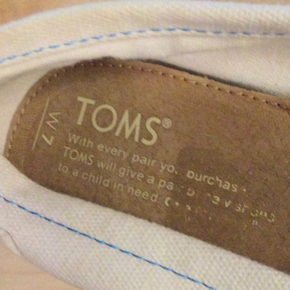 TOMS - Picture 4 of 4
